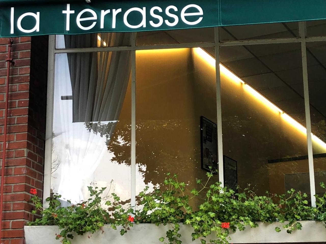 Logis Terrasse Hotel Lisieux Exterior foto