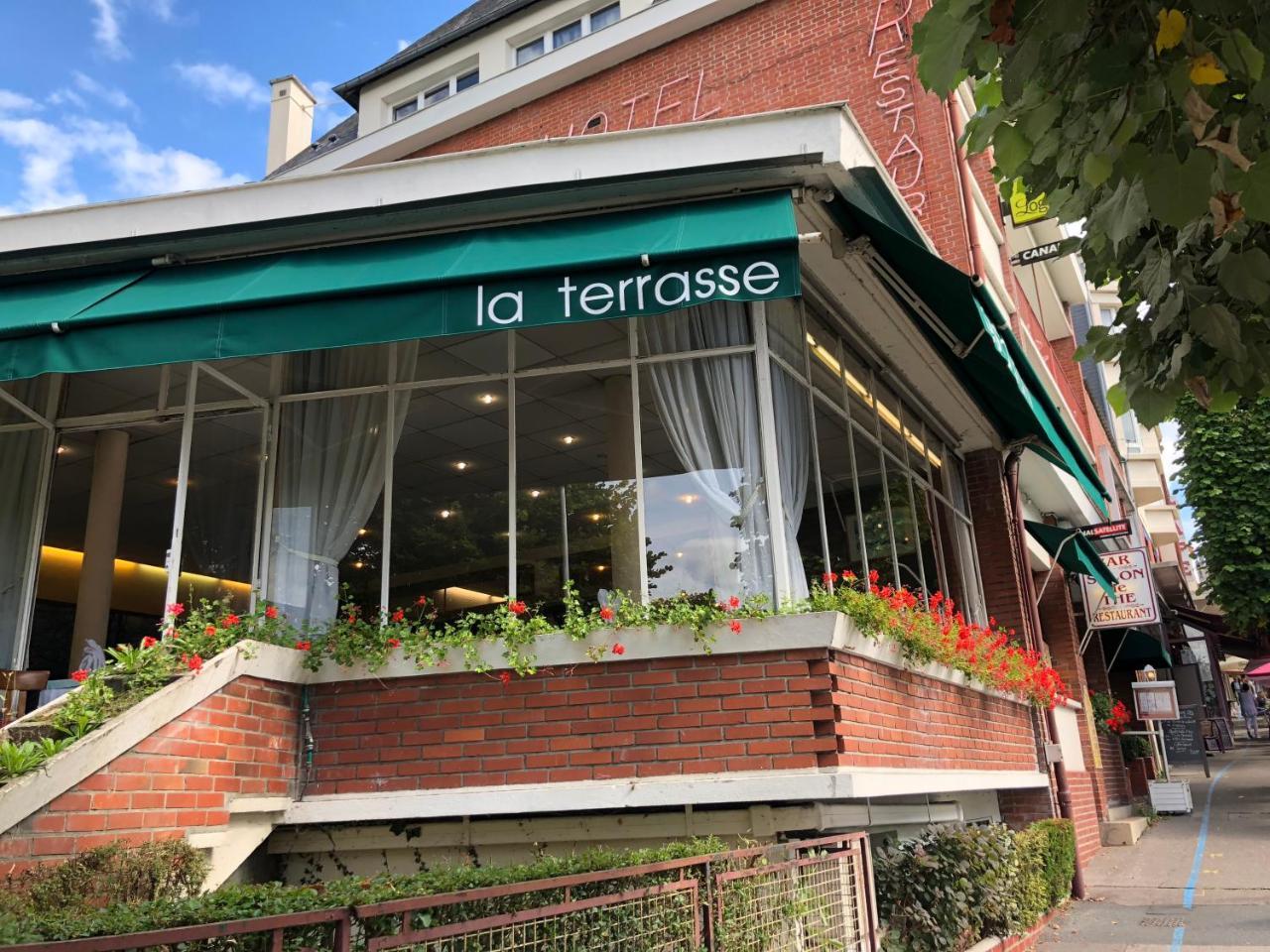Logis Terrasse Hotel Lisieux Exterior foto