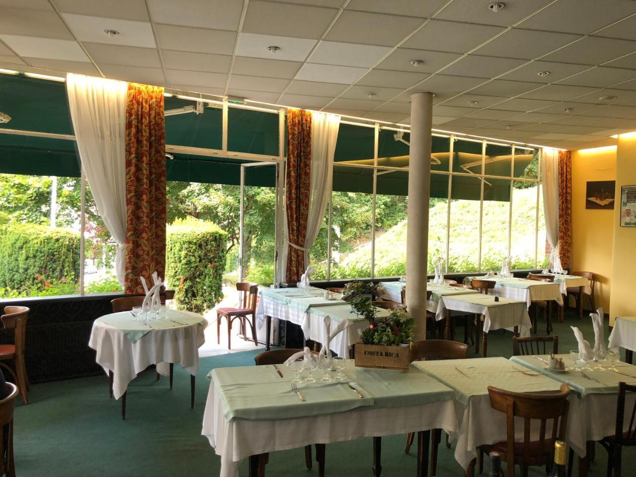Logis Terrasse Hotel Lisieux Exterior foto